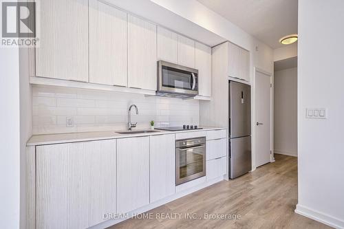 402 - 32 Forest Manor Road, Toronto, ON - Indoor Photo Showing Kitchen With Stainless Steel Kitchen