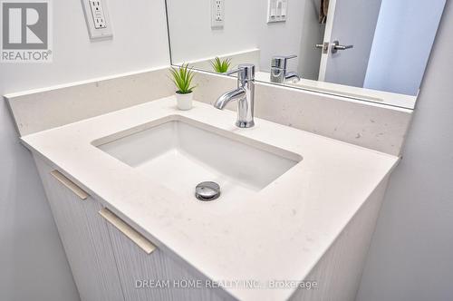 402 - 32 Forest Manor Road, Toronto, ON - Indoor Photo Showing Bathroom