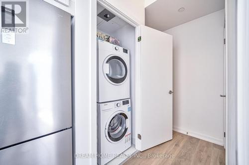 402 - 32 Forest Manor Road, Toronto, ON - Indoor Photo Showing Laundry Room