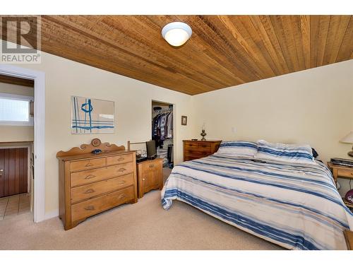 7870 Tronson Road, Vernon, BC - Indoor Photo Showing Bedroom