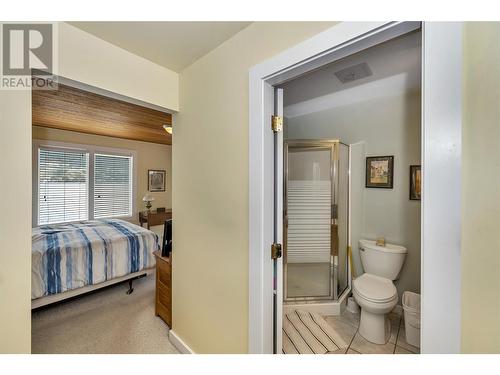 7870 Tronson Road, Vernon, BC - Indoor Photo Showing Bathroom