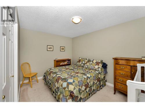 7870 Tronson Road, Vernon, BC - Indoor Photo Showing Bedroom