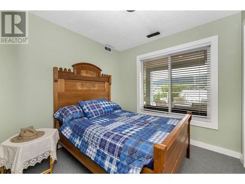 7870 Tronson Road, Vernon, BC - Indoor Photo Showing Bedroom