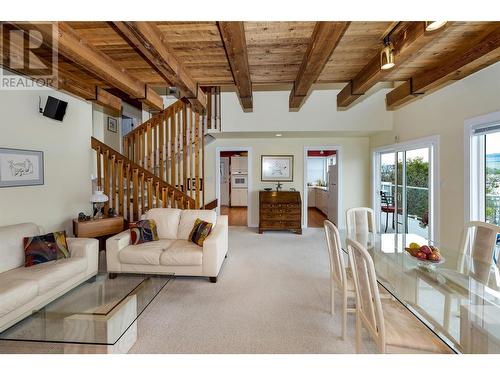 7870 Tronson Road, Vernon, BC - Indoor Photo Showing Living Room