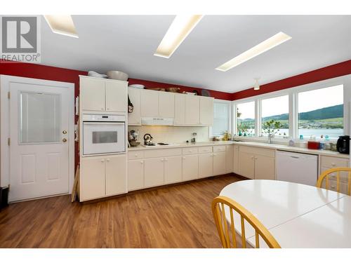 7870 Tronson Road, Vernon, BC - Indoor Photo Showing Kitchen