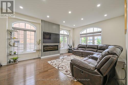 2 Boathouse Road, Brampton, ON - Indoor Photo Showing Living Room