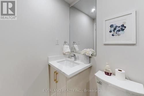 31 Paper Mills Crescent, Richmond Hill, ON - Indoor Photo Showing Bathroom