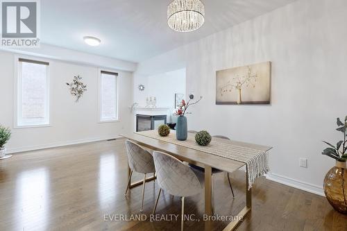 31 Paper Mills Crescent, Richmond Hill, ON - Indoor Photo Showing Dining Room