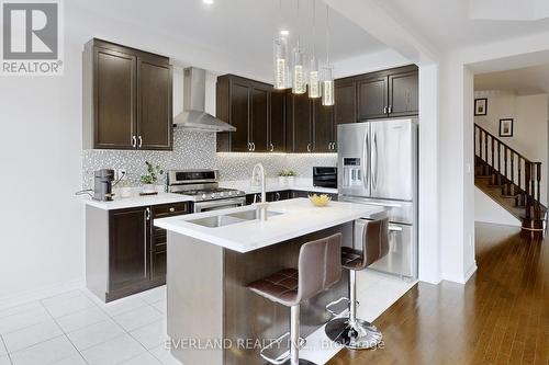 31 Paper Mills Crescent, Richmond Hill, ON - Indoor Photo Showing Kitchen With Double Sink With Upgraded Kitchen