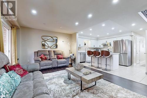 47 Simmonds Drive, Guelph (Waverley), ON - Indoor Photo Showing Living Room