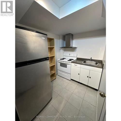 Bsmt - 103 Pullen Lane, Ajax (Northeast Ajax), ON - Indoor Photo Showing Kitchen