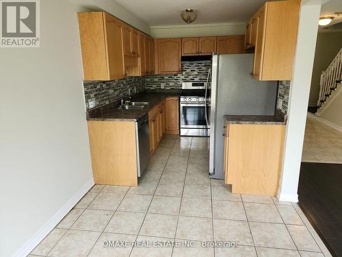 62 Raspberry Trail, Thorold, ON - Indoor Photo Showing Kitchen With Double Sink