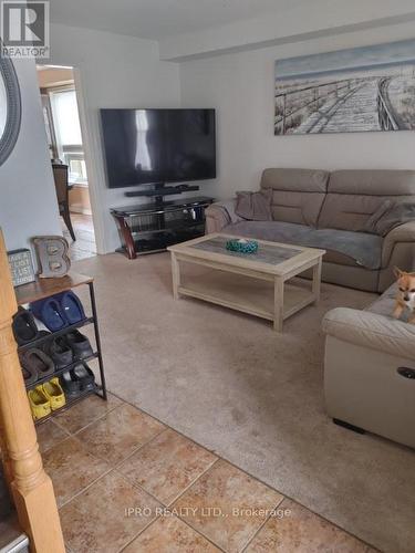 225 Sheffield Street, Southgate, ON - Indoor Photo Showing Living Room