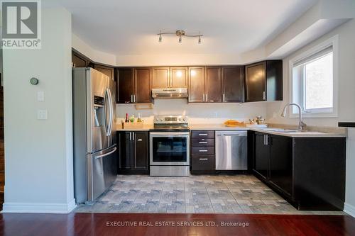 12 Heartview Road, Brampton, ON - Indoor Photo Showing Kitchen