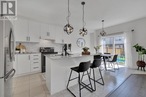 129 Bill Hutchinson Crescent, Clarington, ON - Indoor Photo Showing Kitchen With Upgraded Kitchen