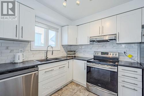33 - 302 College Avenue W, Guelph, ON - Indoor Photo Showing Kitchen With Double Sink
