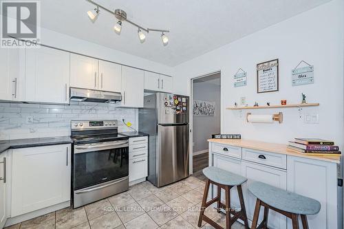 33 - 302 College Avenue W, Guelph, ON - Indoor Photo Showing Kitchen