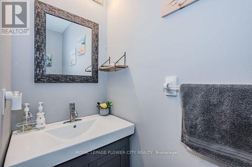 33 - 302 College Avenue W, Guelph, ON - Indoor Photo Showing Bathroom