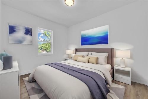 21 Weir Street S, Hamilton, ON - Indoor Photo Showing Bedroom