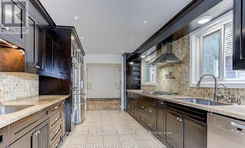 17 Mortimer Court, Vaughan (Crestwood-Springfarm-Yorkhill), ON - Indoor Photo Showing Kitchen With Double Sink