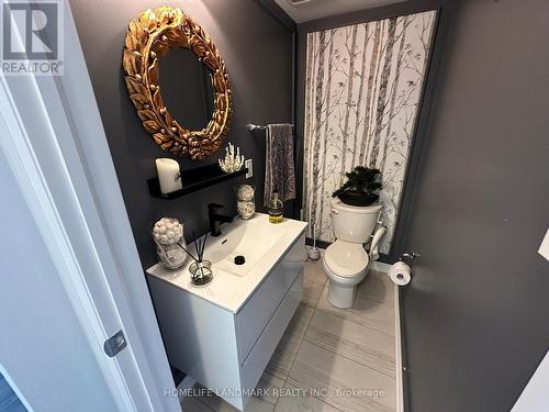 330 Timberland Gate, Oakville, ON - Indoor Photo Showing Bathroom