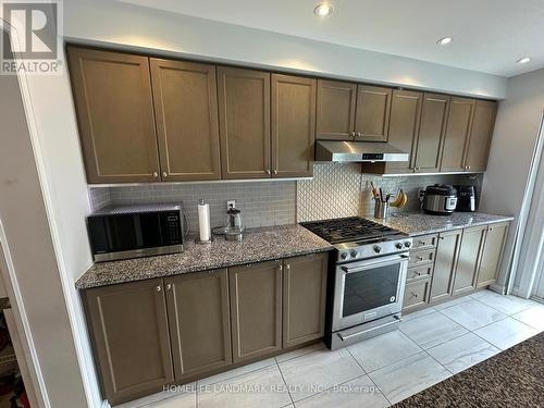 330 Timberland Gate, Oakville, ON - Indoor Photo Showing Kitchen With Upgraded Kitchen