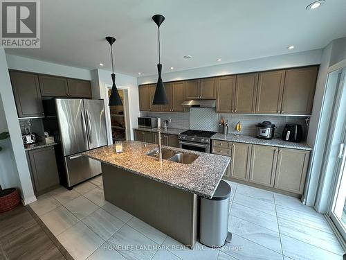330 Timberland Gate, Oakville, ON - Indoor Photo Showing Kitchen With Double Sink With Upgraded Kitchen