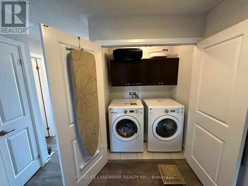 330 Timberland Gate, Oakville, ON - Indoor Photo Showing Laundry Room