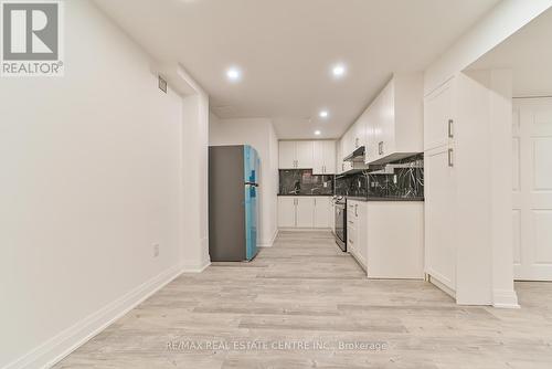 13 Dunley Crescent, Brampton, ON - Indoor Photo Showing Kitchen