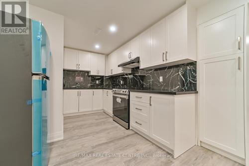 13 Dunley Crescent, Brampton, ON - Indoor Photo Showing Kitchen