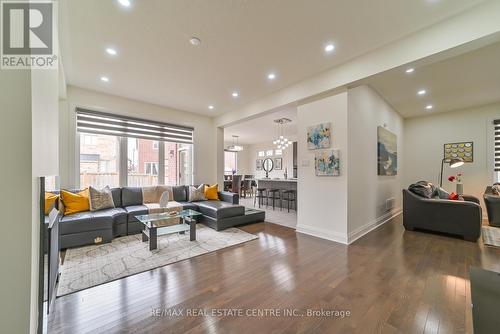 13 Dunley Crescent, Brampton, ON - Indoor Photo Showing Living Room