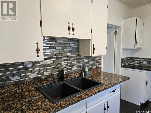 239 2Nd Avenue Ne, Swift Current, SK - Indoor Photo Showing Kitchen With Double Sink