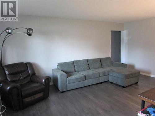 2 14 Anderson Crescent, Saskatoon, SK - Indoor Photo Showing Living Room