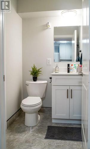 564 Dufferin Street, Toronto, ON - Indoor Photo Showing Bathroom