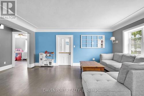 279 Victoria Street, Ingersoll, ON - Indoor Photo Showing Living Room
