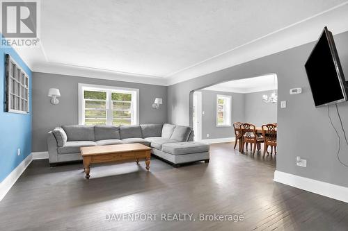 279 Victoria Street, Ingersoll, ON - Indoor Photo Showing Living Room