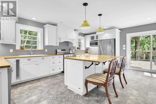 279 Victoria Street, Ingersoll, ON - Indoor Photo Showing Kitchen With Upgraded Kitchen