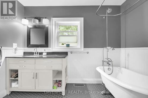 279 Victoria Street, Ingersoll, ON - Indoor Photo Showing Bathroom