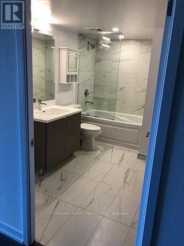 2109 - 219 Dundas Street E, Toronto, ON - Indoor Photo Showing Bathroom