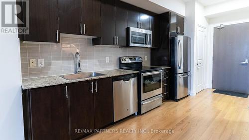 1903 - 7171 Yonge Street, Markham (Grandview), ON - Indoor Photo Showing Kitchen With Stainless Steel Kitchen With Upgraded Kitchen