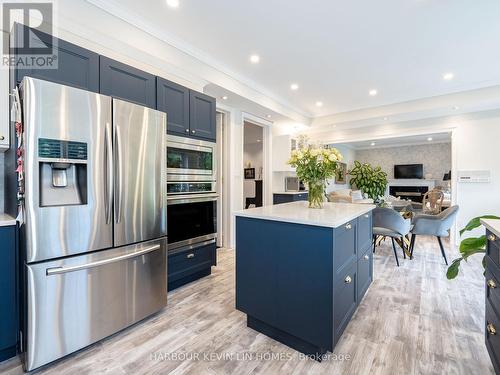 130 Grey Alder Avenue, Richmond Hill, ON - Indoor Photo Showing Kitchen With Upgraded Kitchen