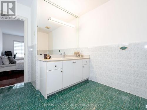 130 Grey Alder Avenue, Richmond Hill, ON - Indoor Photo Showing Bathroom