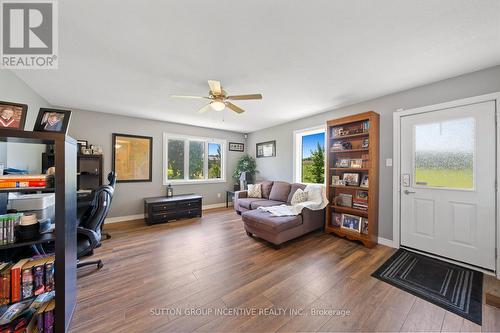 1277 Sunnidale Road, Springwater, ON - Indoor Photo Showing Living Room