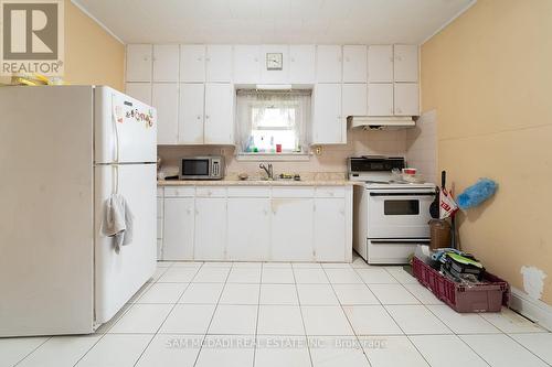 5170 Willmott Street, Niagara Falls, ON - Indoor Photo Showing Kitchen