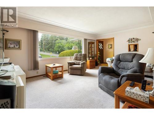 2780 Colony Street, Armstrong, BC - Indoor Photo Showing Living Room