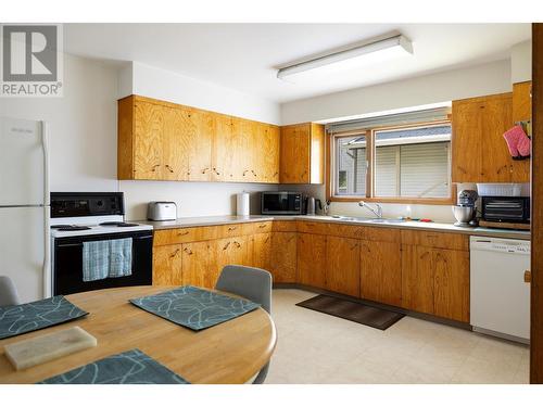 2780 Colony Street, Armstrong, BC - Indoor Photo Showing Kitchen