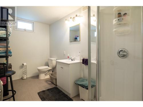 2780 Colony Street, Armstrong, BC - Indoor Photo Showing Bathroom