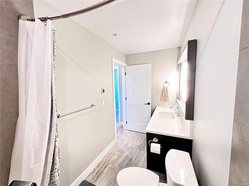 211-967 Whirlaway Cres, Langford, BC - Indoor Photo Showing Bathroom
