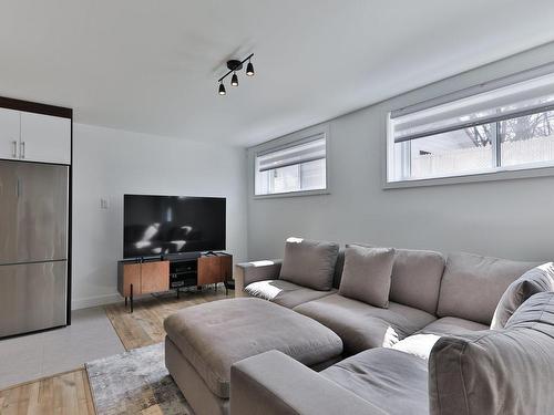 Salon - 3321 Rue De L'Université, Longueuil (Saint-Hubert), QC - Indoor Photo Showing Living Room