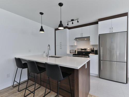 Cuisine - 3321 Rue De L'Université, Longueuil (Saint-Hubert), QC - Indoor Photo Showing Kitchen With Upgraded Kitchen